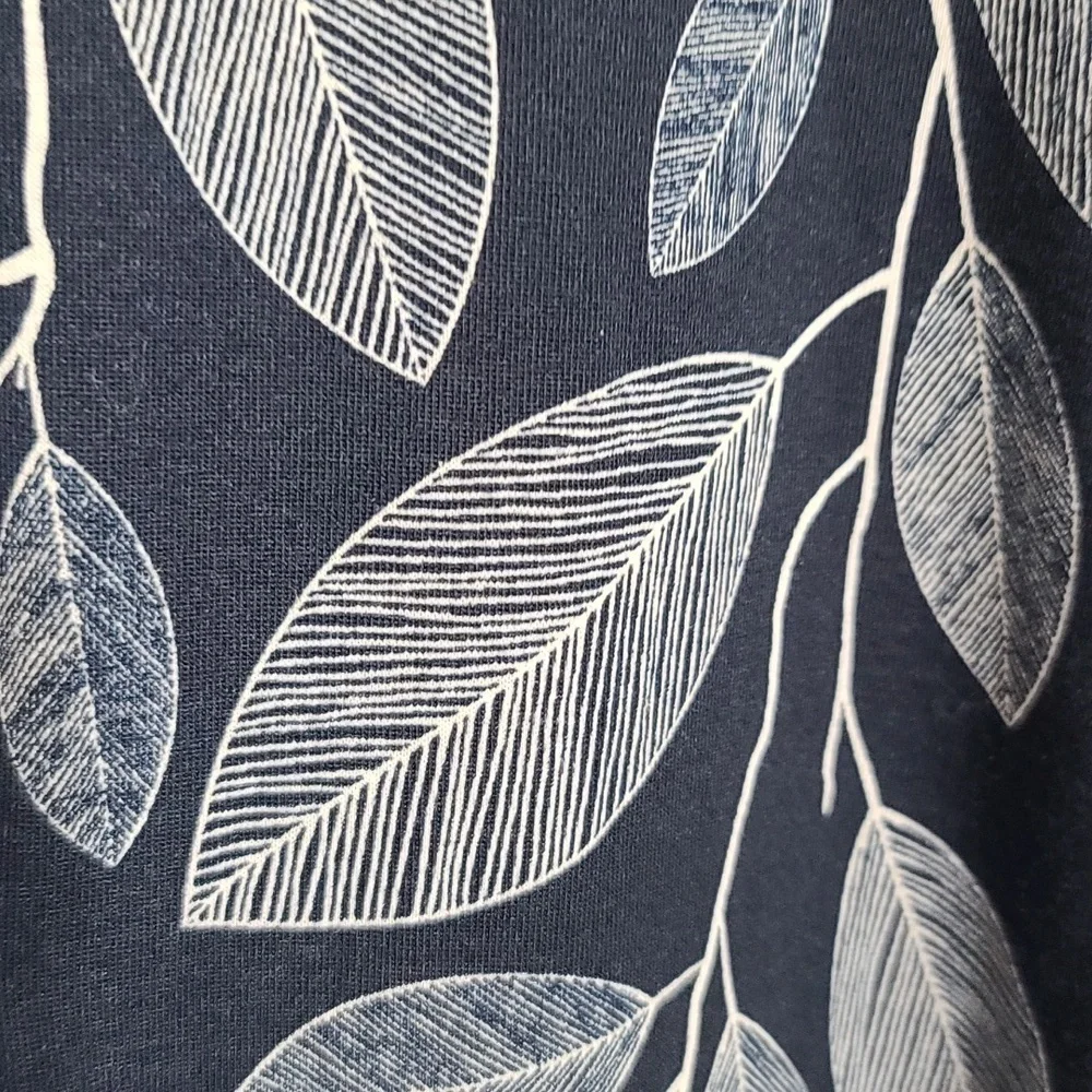 LuLaRoe Simply Comfortable Woms Shirt Tunic Navy W/ White Leaves High Low Hem 2X - Picture 2 of 7